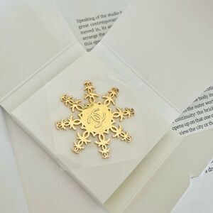 Chanel Snowflake Pin‎